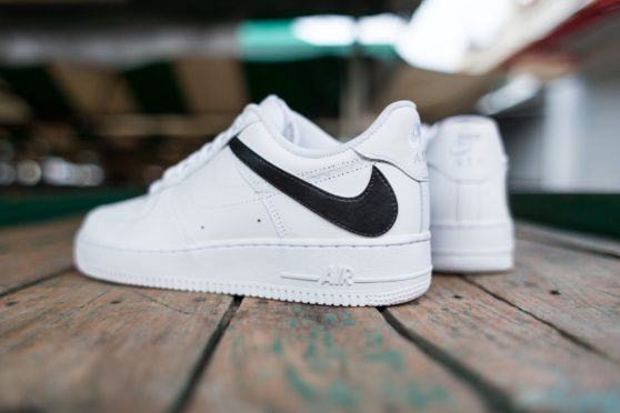 nike shoes reverse swoosh