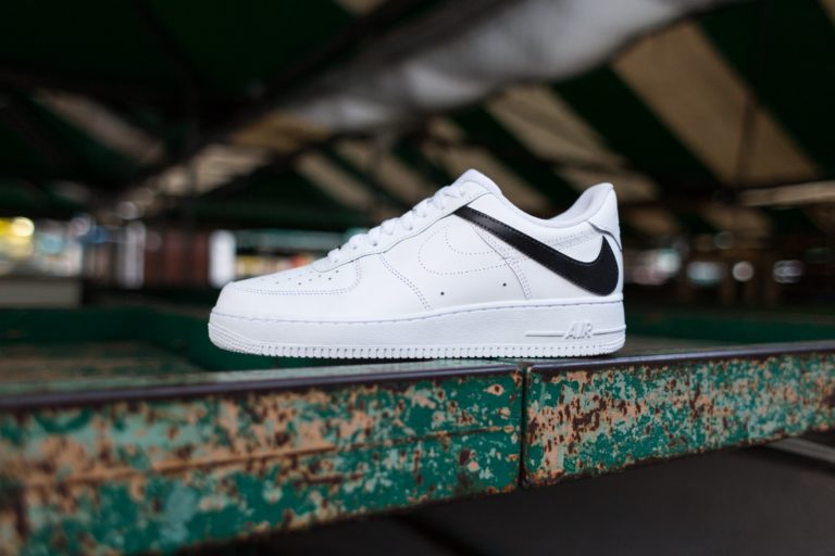 nike shoes reverse swoosh
